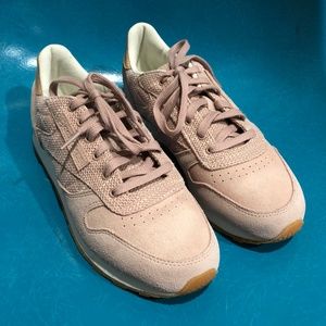 Reebok Women's CL Leather EBK Sneaker - pink - sz9